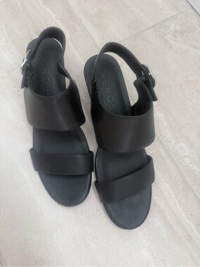 AEROSOLES Black Double-Strap Slingback Sandals